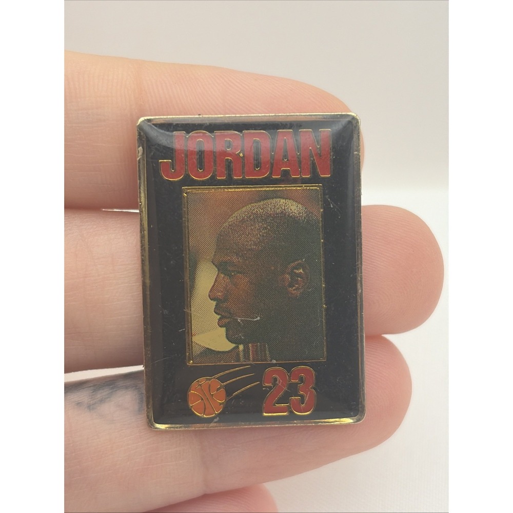 Michael Jordan #23 Chicago Bulls NBA Basketball Player Picture Lapel Hat Pin